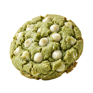 Tasse de matcha vert de Mamy Cookies avec thé en poudre vert dans un bol blanc, mise en scène élégante et naturelle